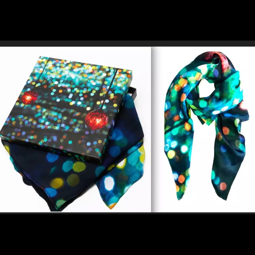 YAYOI KUSAMA Infinity Mirrored Room Silk Scarf
